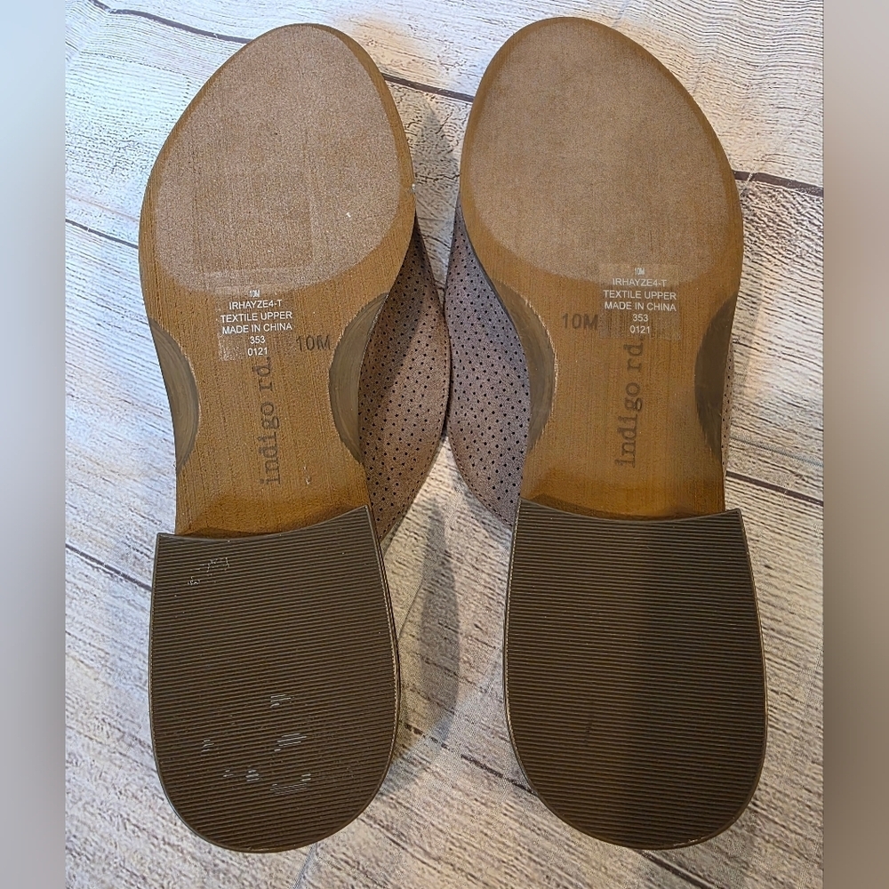 Indigo Rd. Size 10 Hayze Faux Suede Perforated Slip On Taupe Mule Almond Toe New - Picture 6 of 8